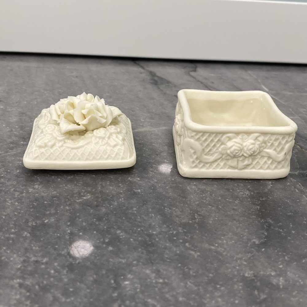 Elegant White Bisque Porcelain Floral Trinket Box. 2” x 2” - Picture 3 of 8